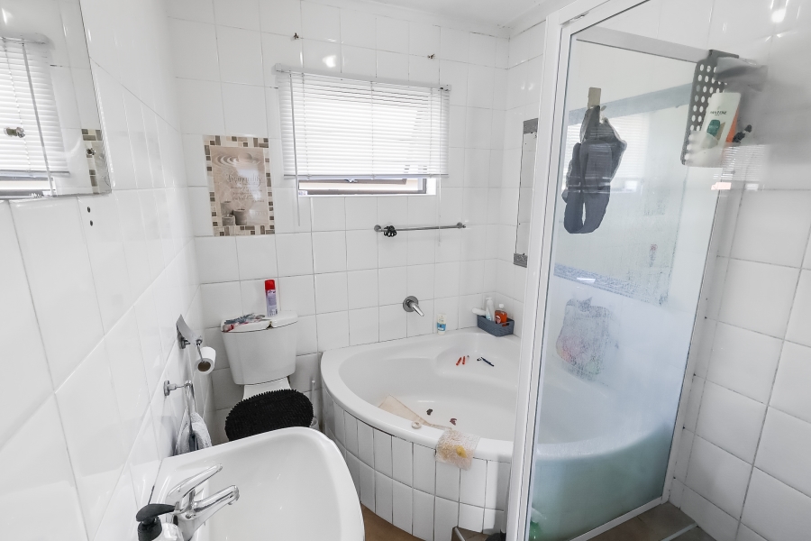 To Let 2 Bedroom Property for Rent in Sunnyridge Eastern Cape